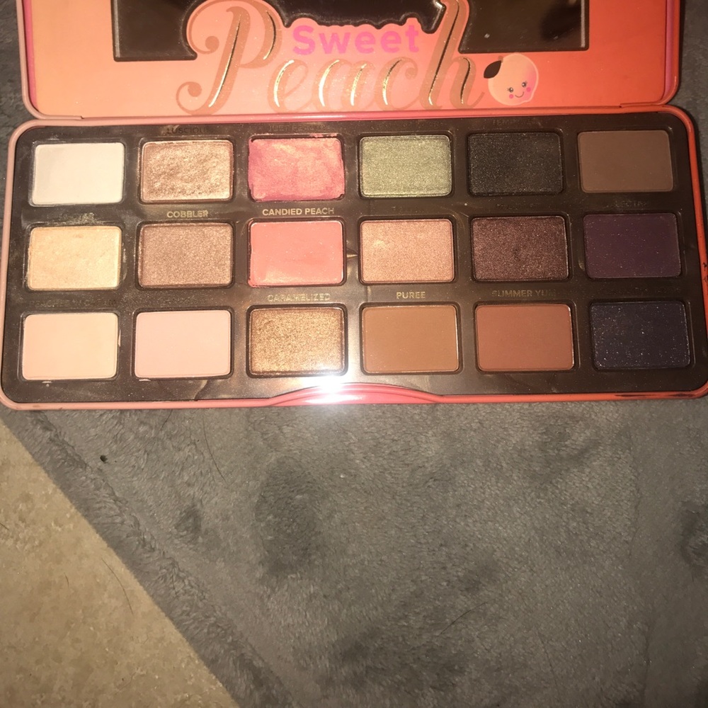 Too Faced Sweet Peach eyeshadow palette💓💓💓